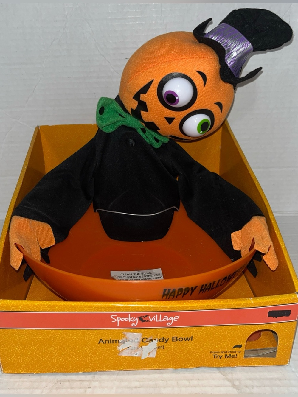 Magic Power Animated Candy Bowl Halloween Punpkin Talks & Eyes Light Up new